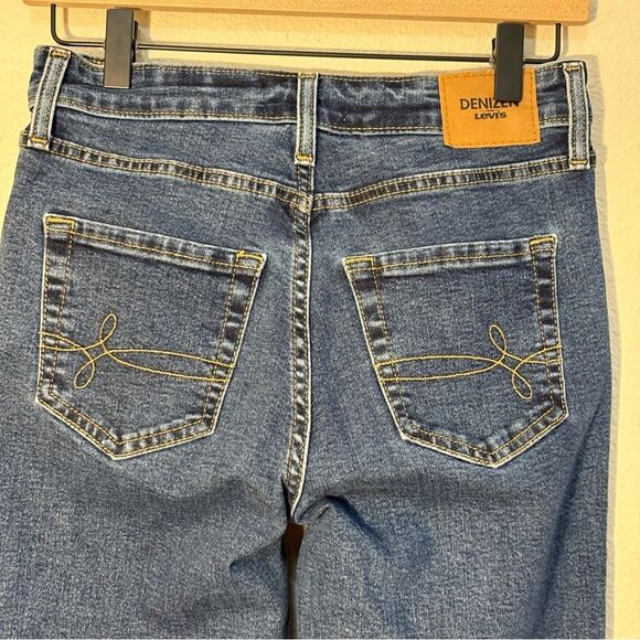 Denizen from Levi's Dark Blue Mid Rise Boyfriend Distressed Crop Jeans Women 2. - Picture 7 of 15